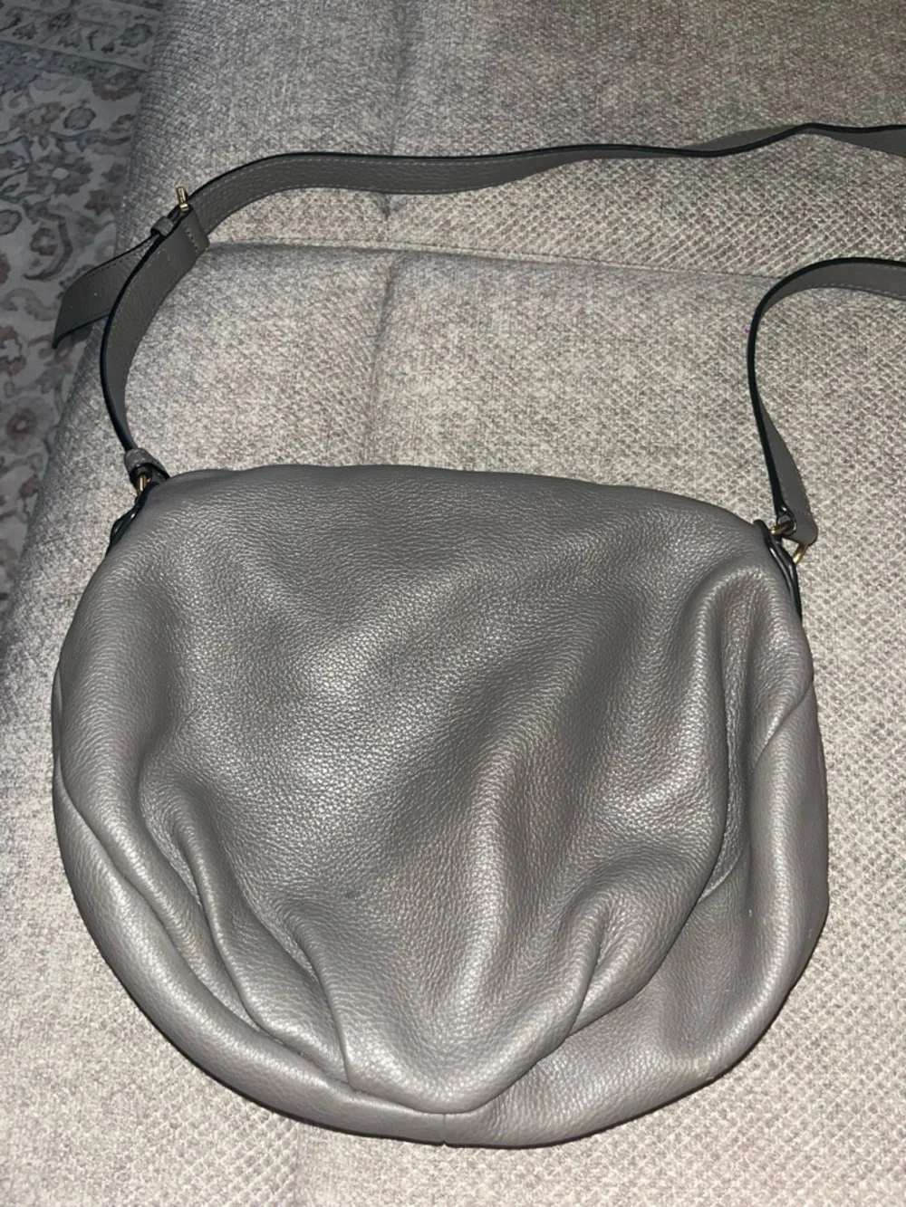 Marc Jacobs Gray Pebbled Leather Crossbody with Gold Hardware - Picture 2 of 4